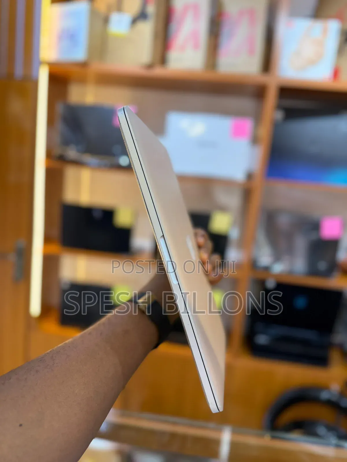 New Laptop Apple MacBook Pro 2015 8GB Intel Core i5 SSD 128GB