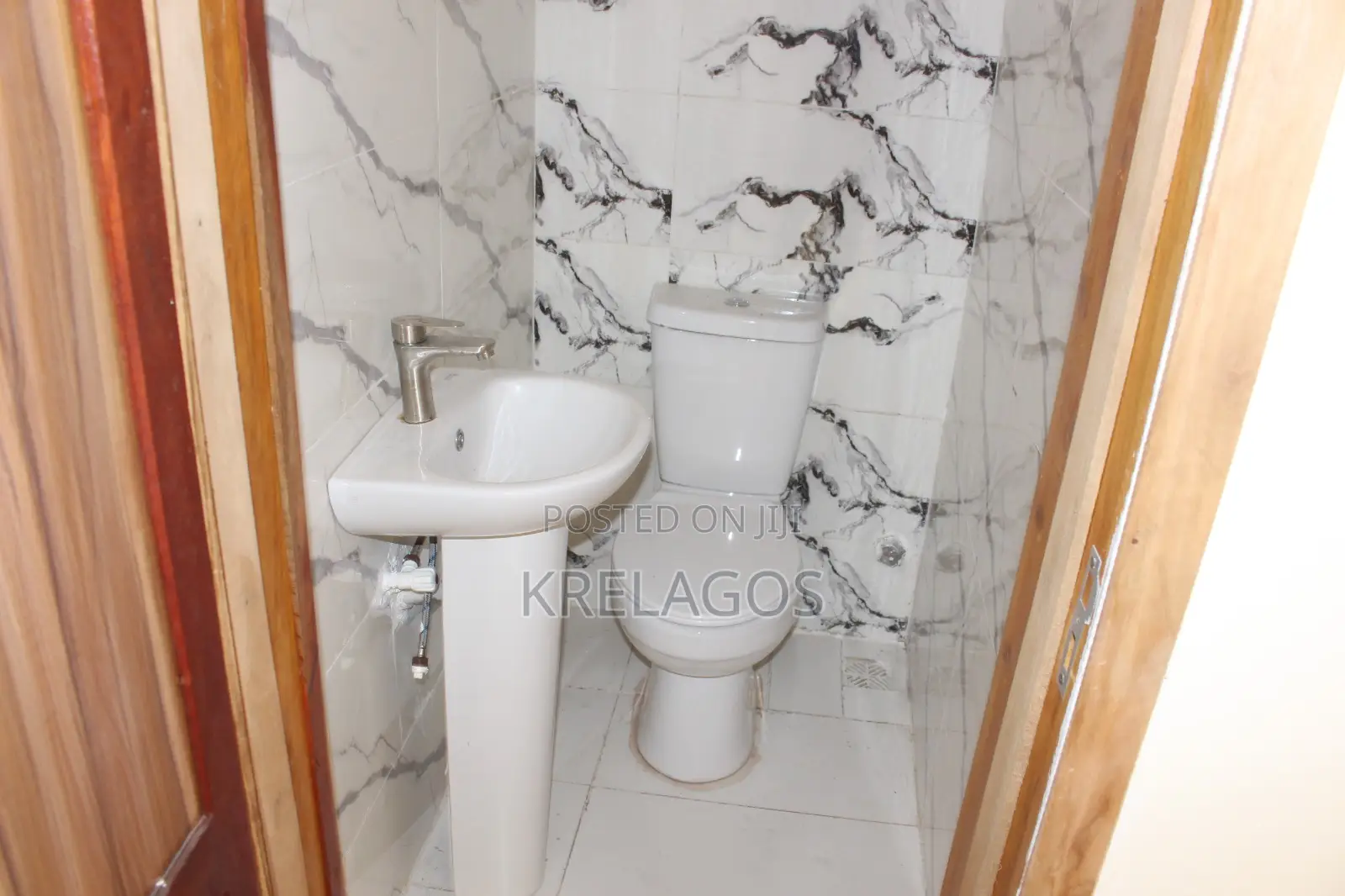6bdrm Duplex in Ikate for sale