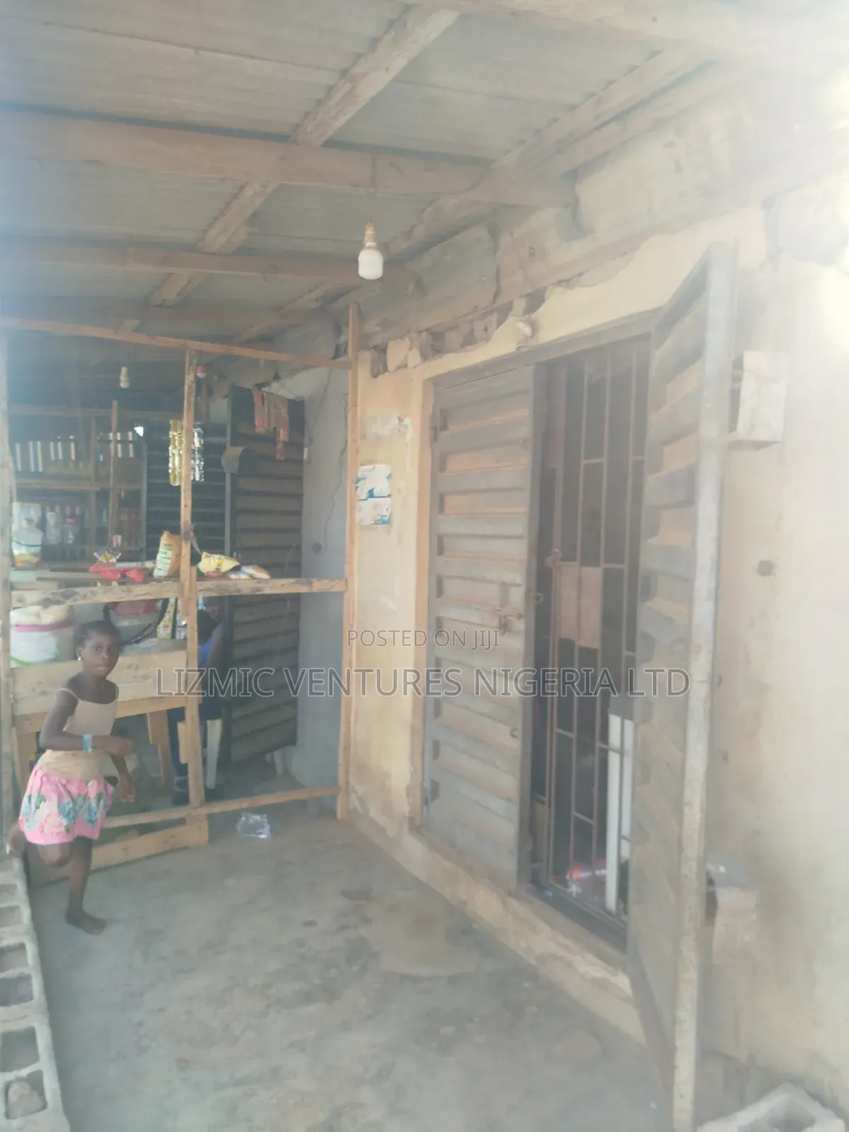 3bdrm Bungalow in Isuti Rd, Igando / Ikotun/Igando for sale