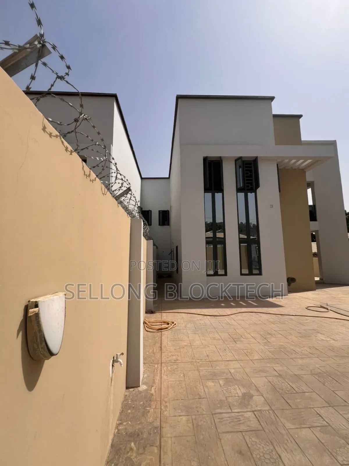 4bdrm Duplex in 3Rd Avenue, Bunkoro for rent