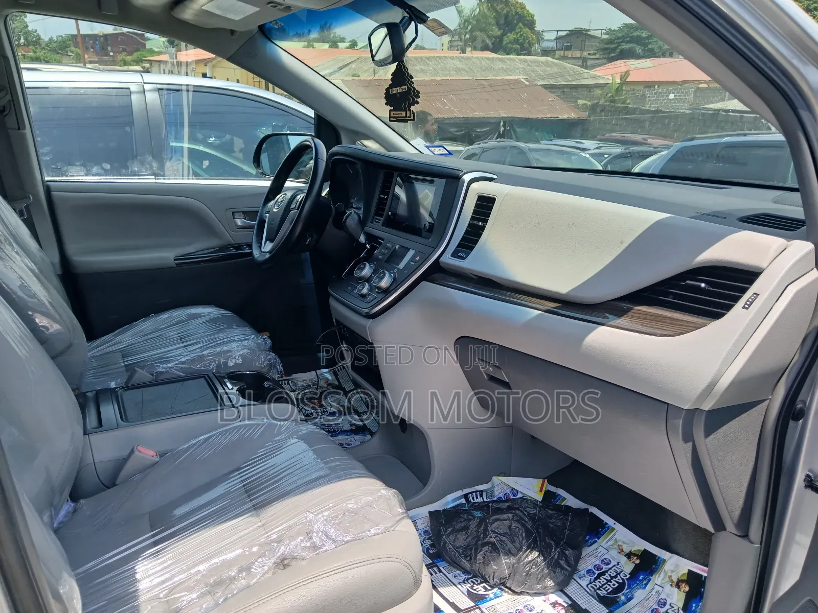 Toyota Sienna LE 7 Passenger Auto Access Seat (3.5L 6cyl 6A) 2016