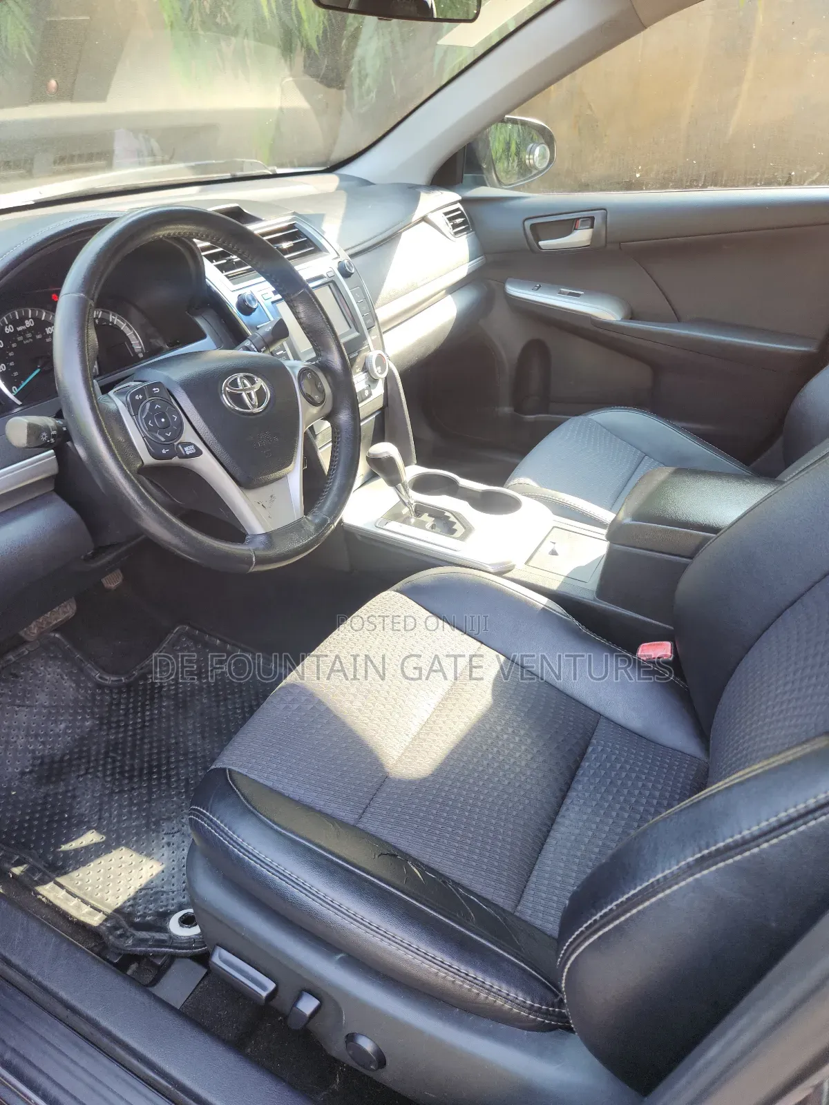 Toyota Camry SE 4dr Sedan (2.5L 4cyl 6A) 2013 Gray