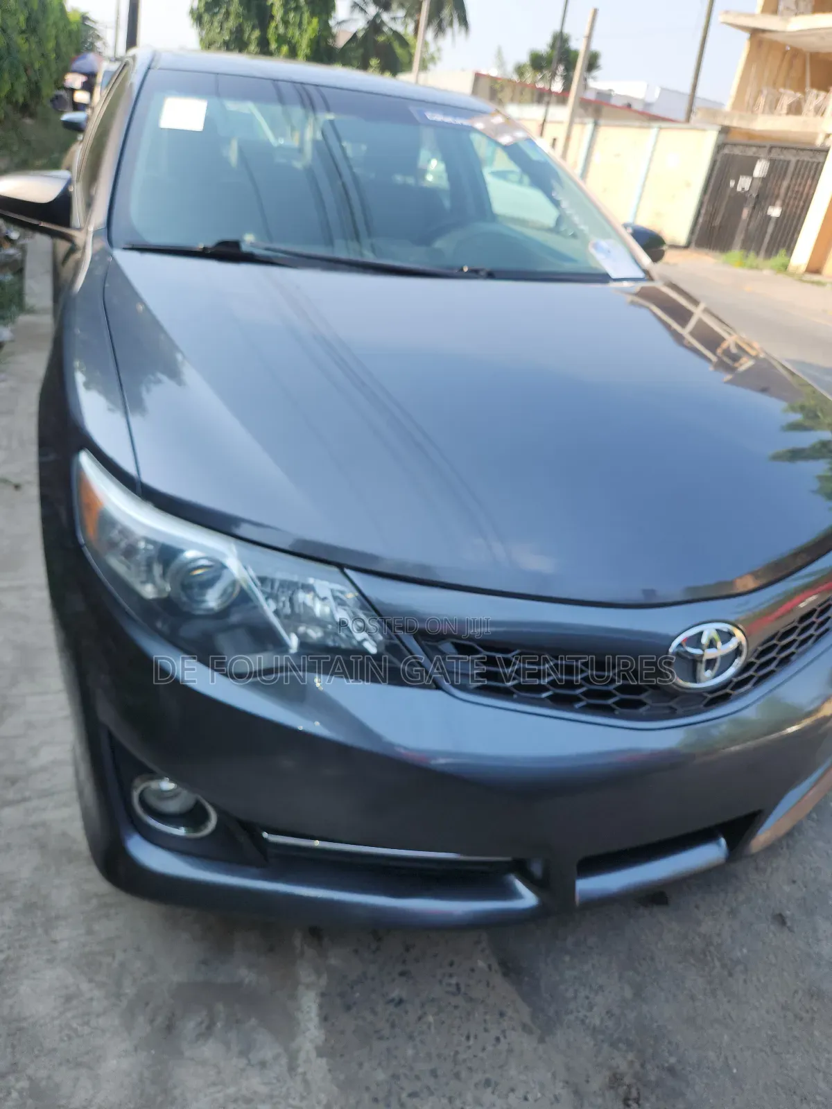 Toyota Camry SE 4dr Sedan (2.5L 4cyl 6A) 2013 Gray