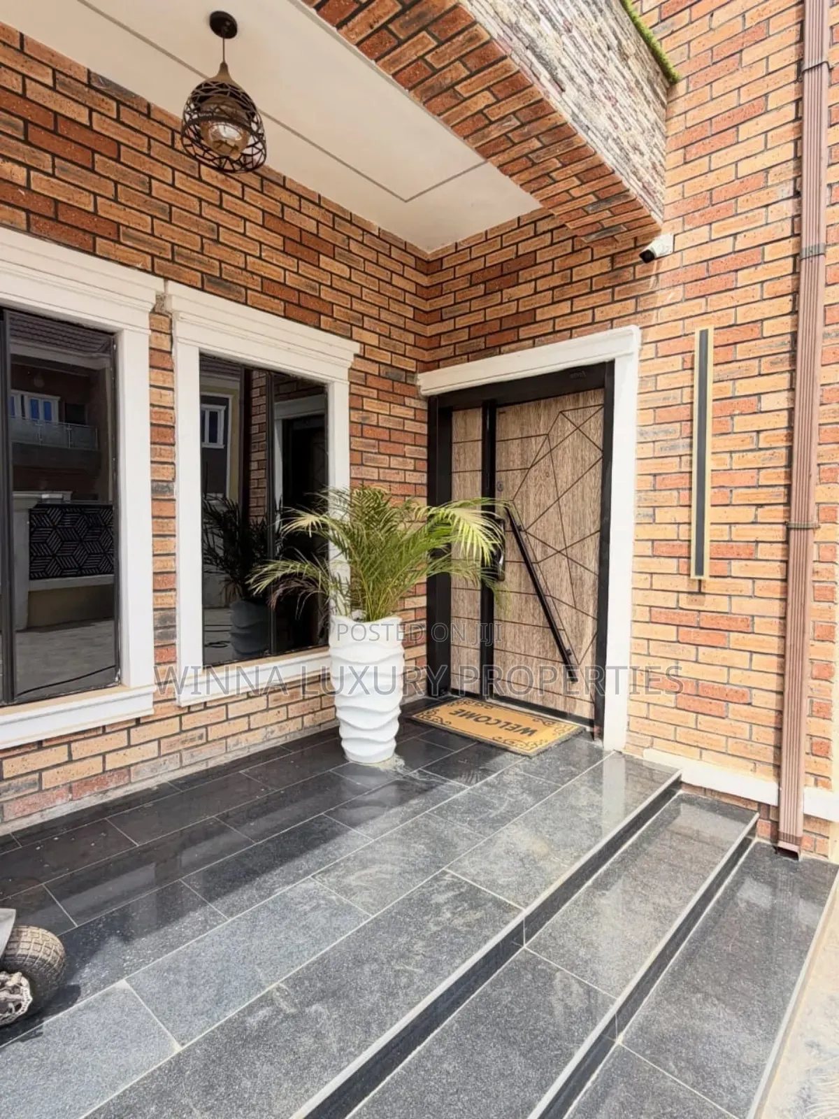 4bdrm Duplex in Gaduwa for sale