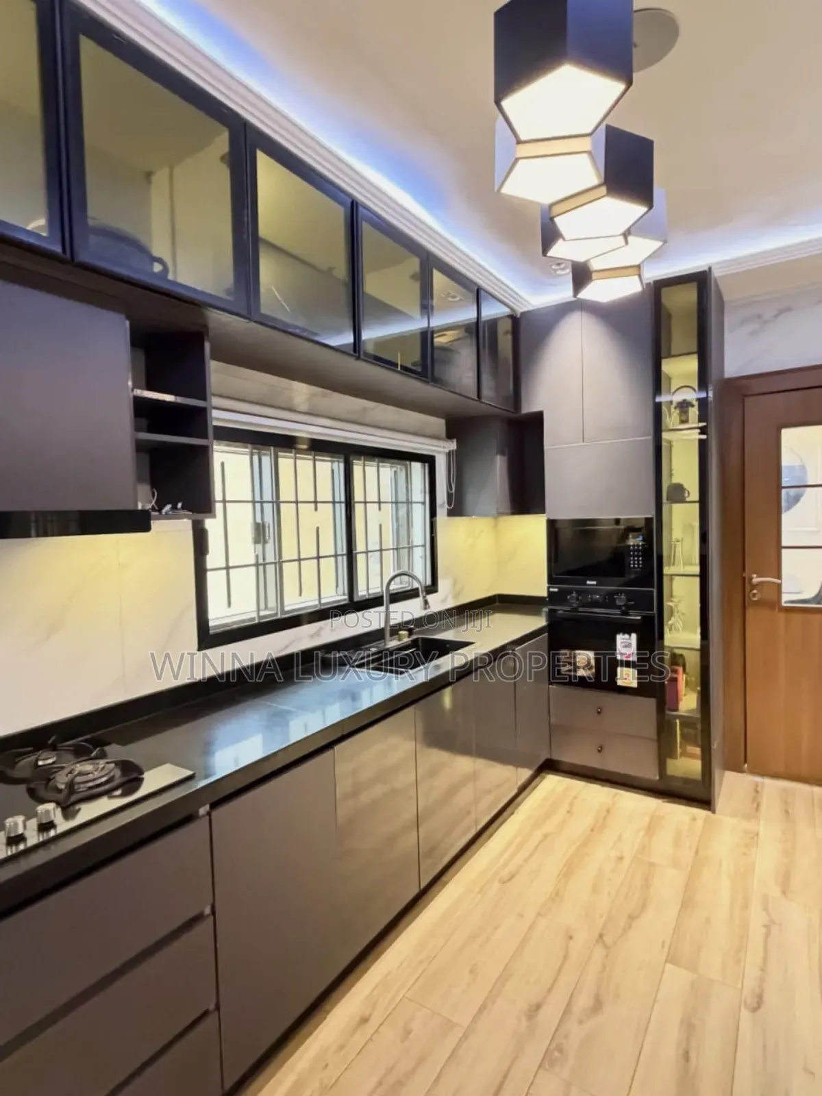 4bdrm Duplex in Gaduwa for sale
