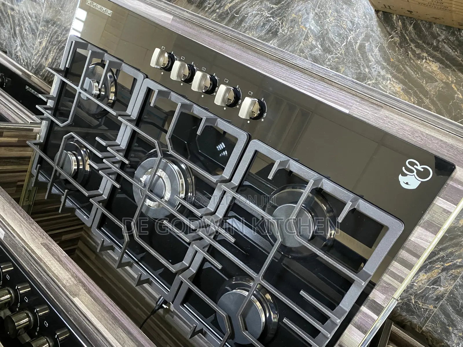 Inbuilt 5 Burners Gas Cooker Now Available