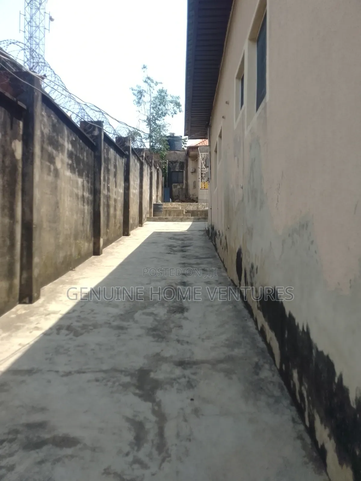 7bdrm Bungalow in Agric for sale