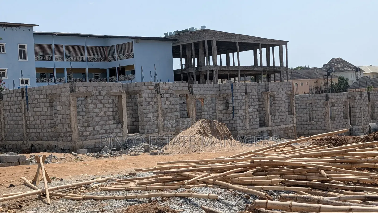 4bdrm Apartment in Life Camp for sale