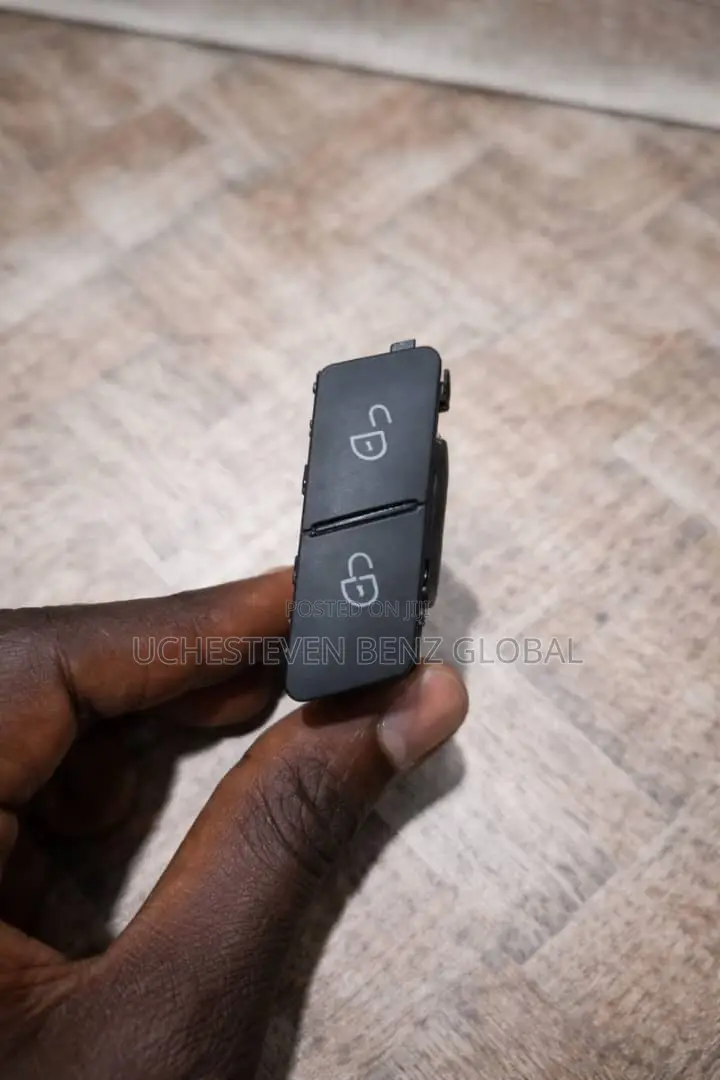 Open and Lock Door Mat Switch for C300 GLK and So on To