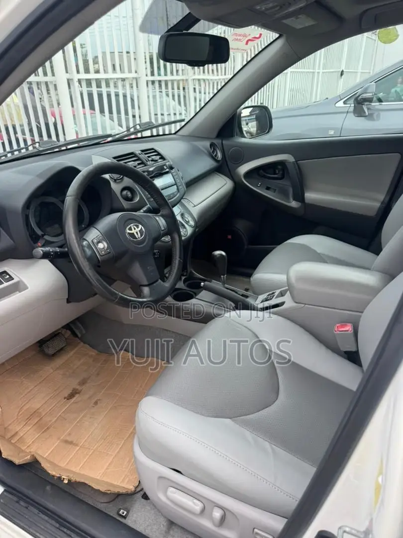 Toyota RAV4 2010 White