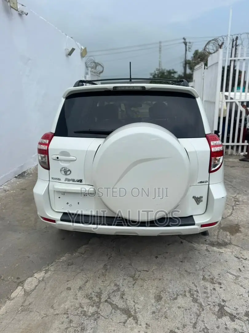 Toyota RAV4 2010 White