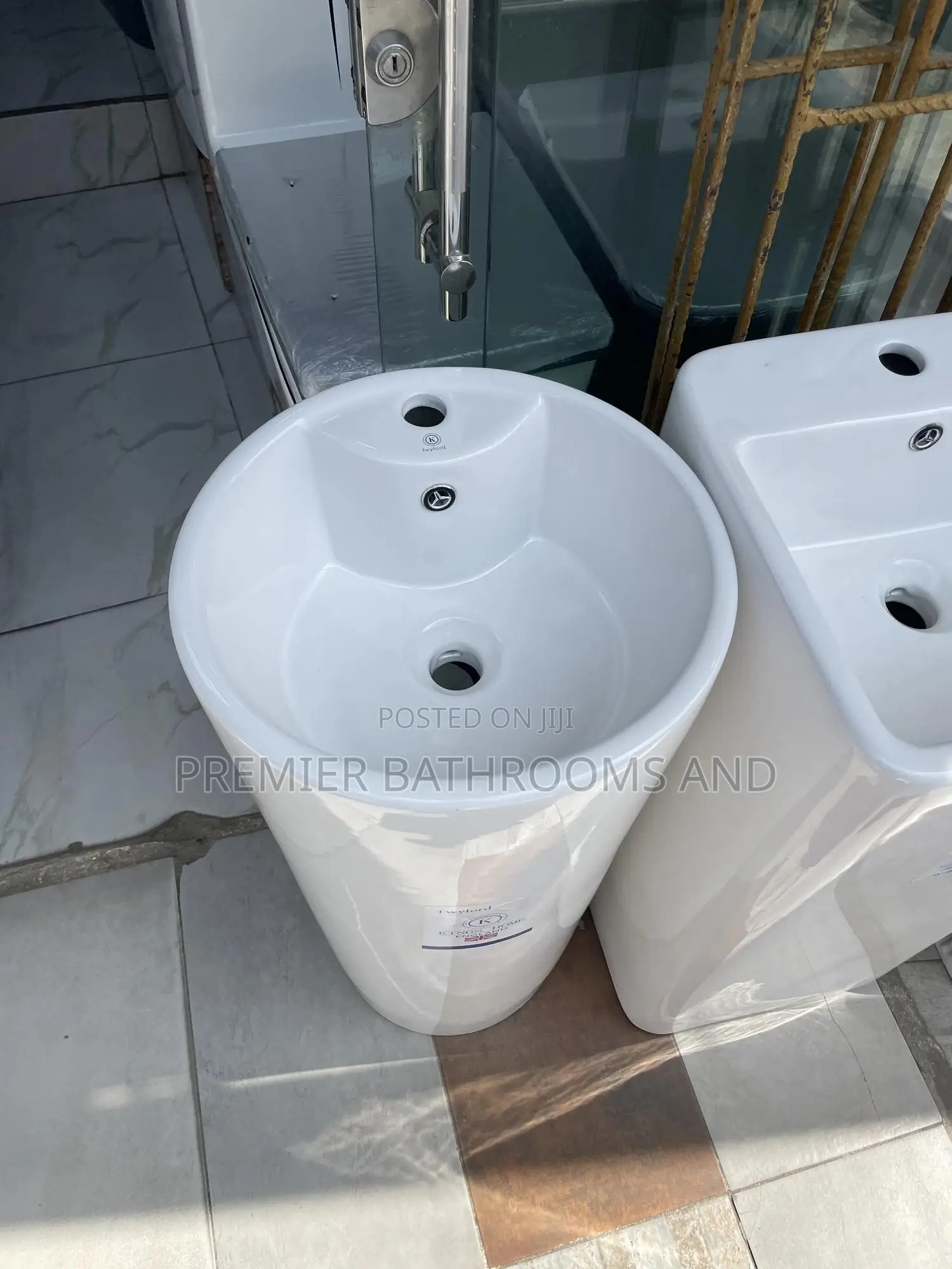 Standing Washing Hands Basin White