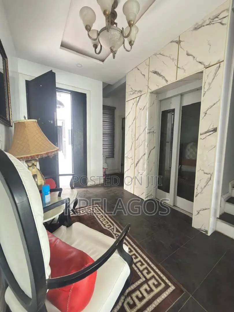 5bdrm Duplex in Banana Island for sale