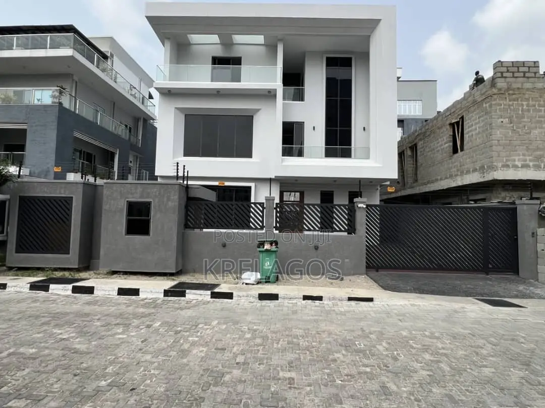 5bdrm Duplex in Banana Island for sale