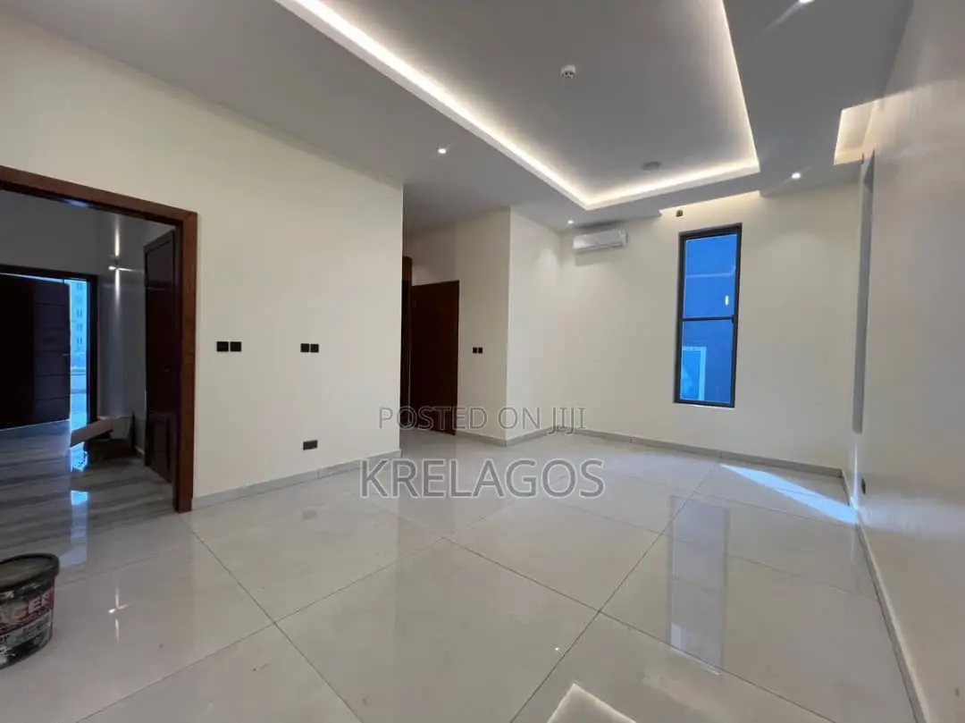 5bdrm Duplex in Banana Island for sale
