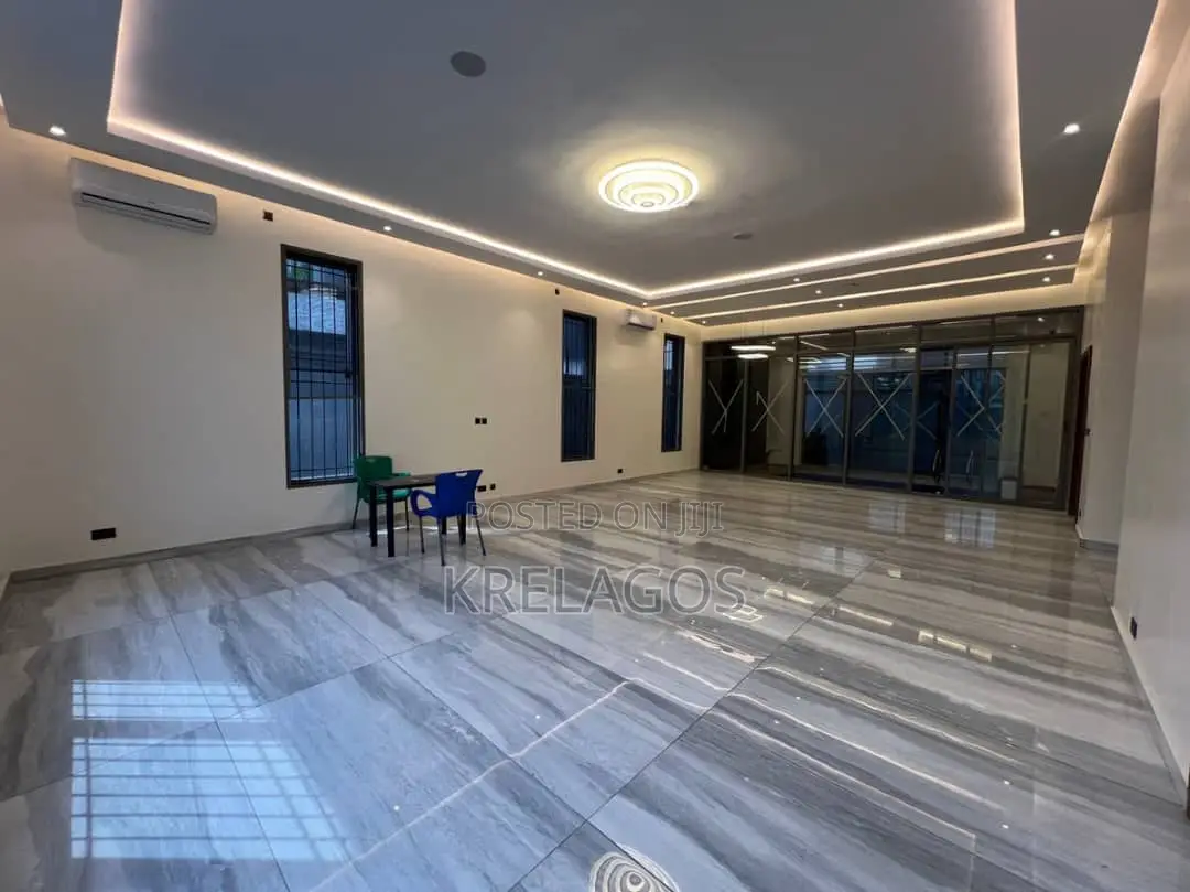 5bdrm Duplex in Banana Island for sale