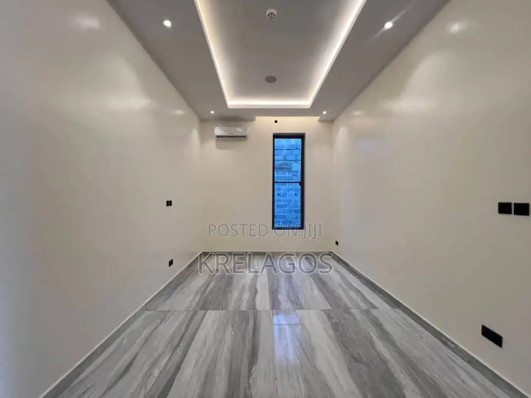 5bdrm Duplex in Banana Island for sale