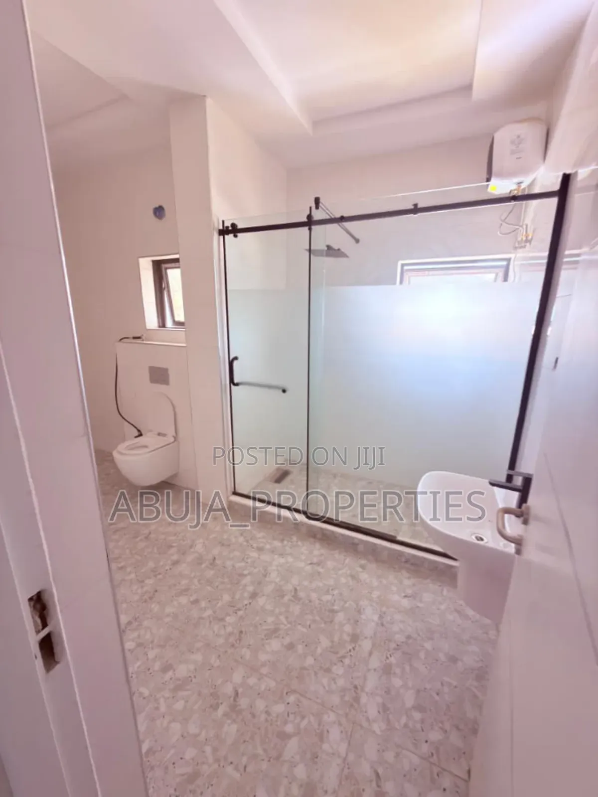 5bdrm Duplex in In A Secured Estate, Guzape District for sale