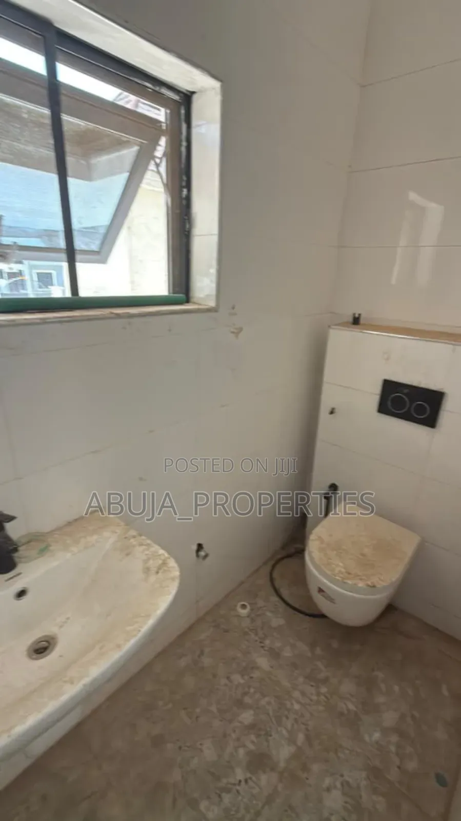 5bdrm Duplex in In A Secured Estate, Guzape District for sale
