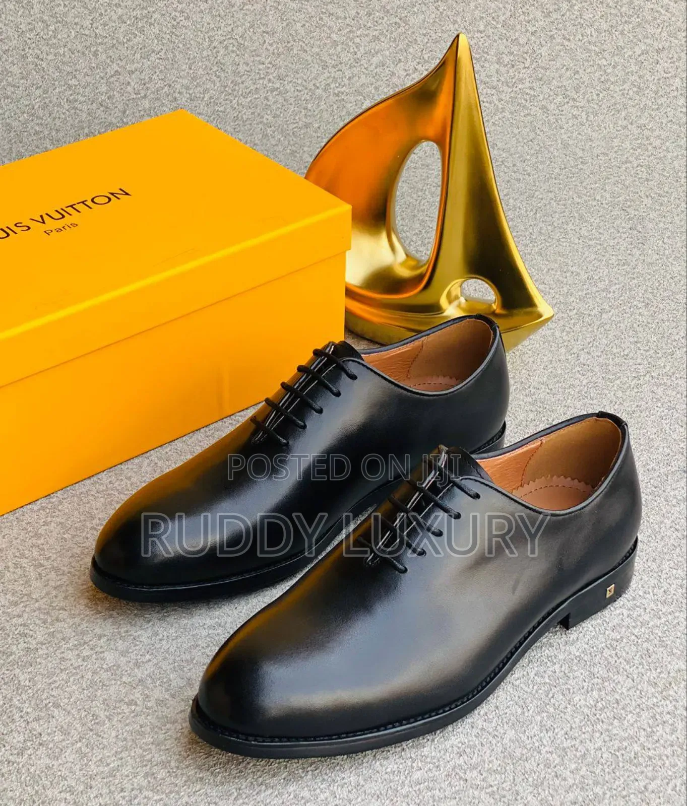 Louis Vuitton Classic Leather Lace-Up Derby Shoes