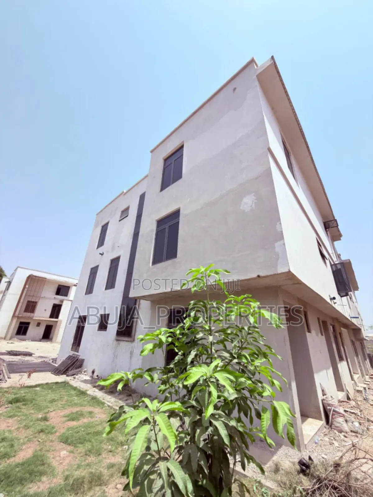 4bdrm Duplex in In A Quiet Mini, Kado for sale