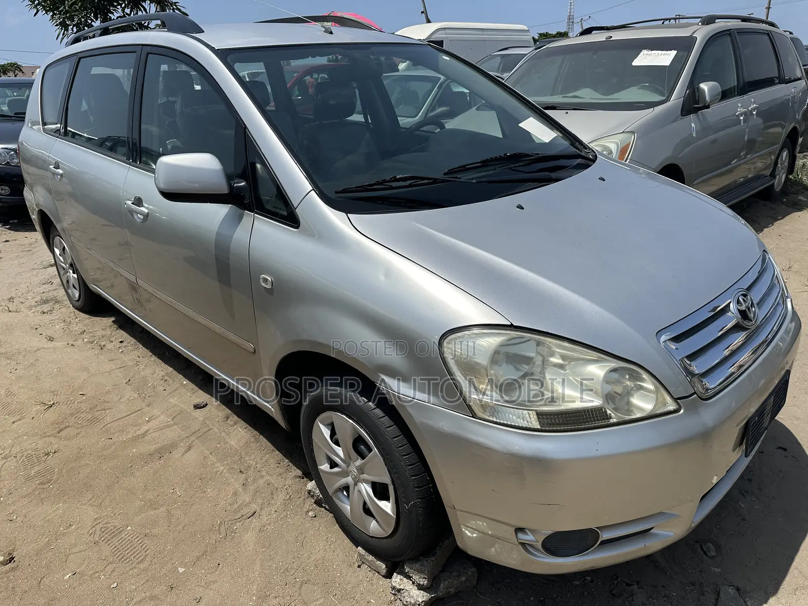 Toyota Avensis Verso 2.0 Petrol 2006 Silver