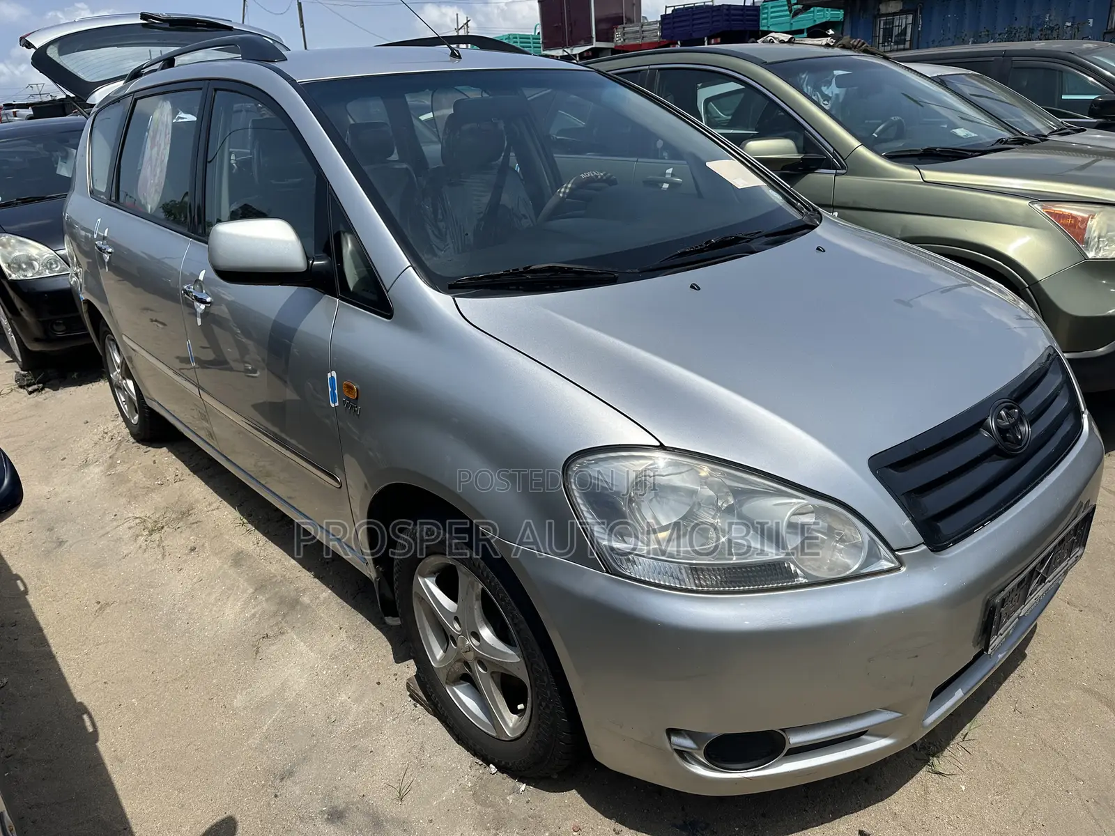 Toyota Avensis Verso 2.0 Petrol 2006 Silver