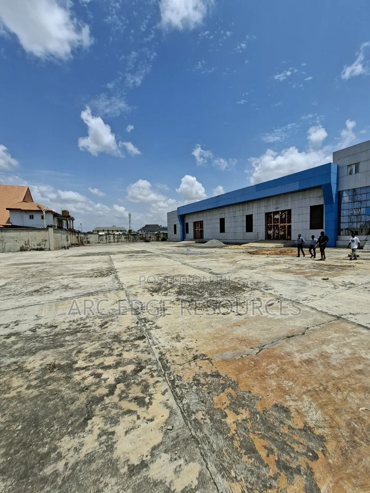 Large Warehouse With Massive Space for Commercial Use