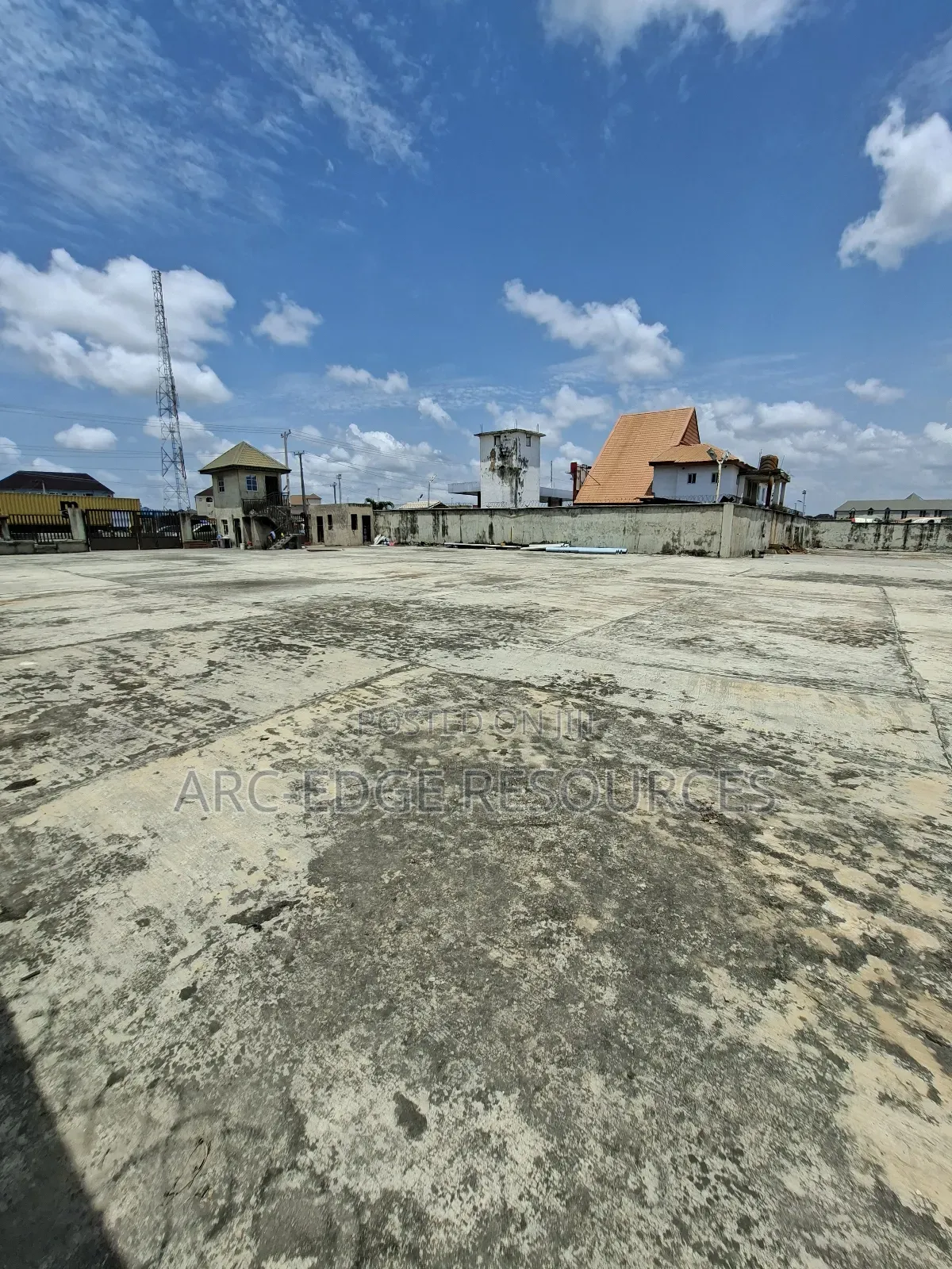 Large Warehouse With Massive Space for Commercial Use