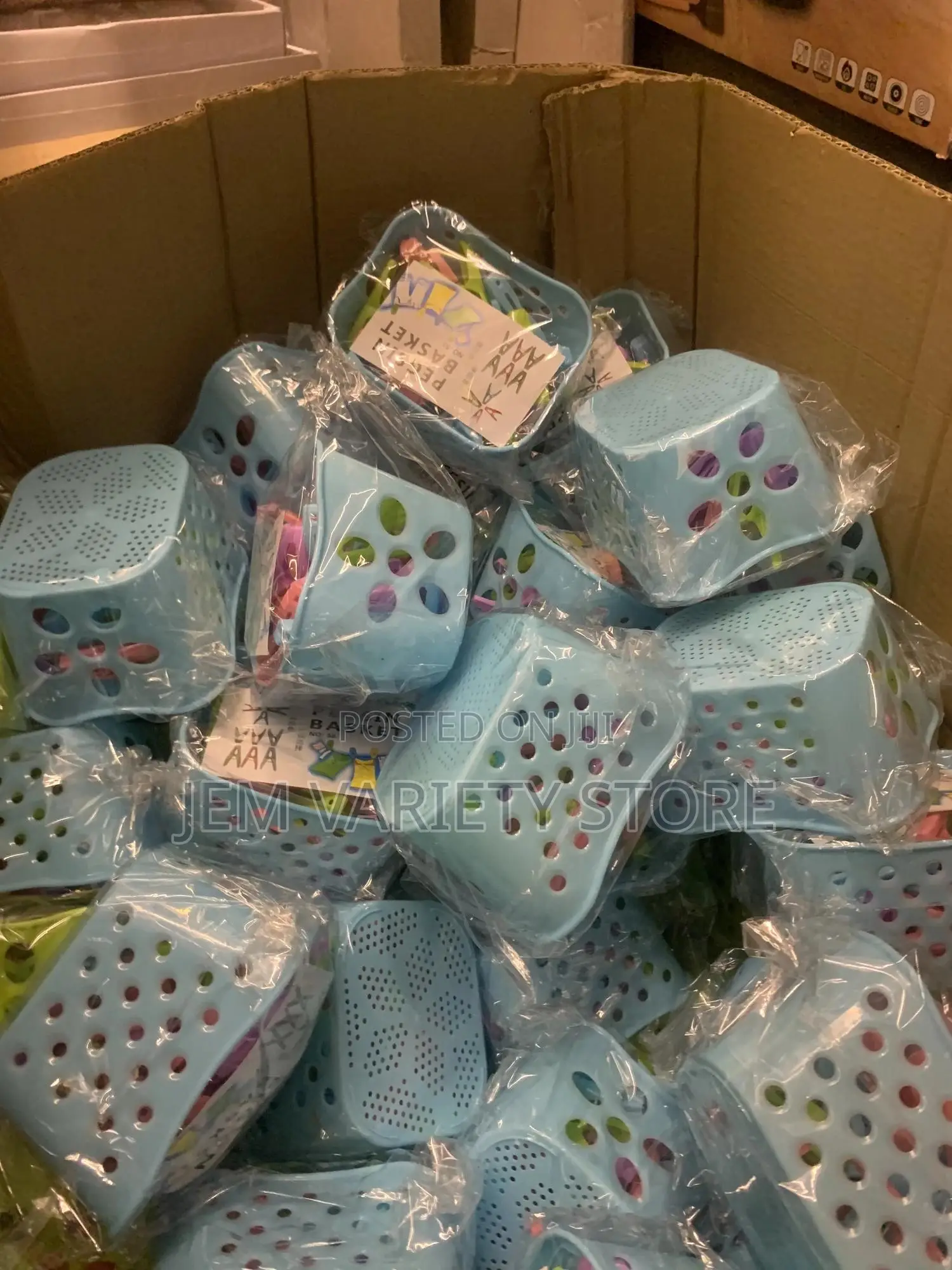 30pcs Heavy Duty Strong Laundry Pegs With Storage Basket