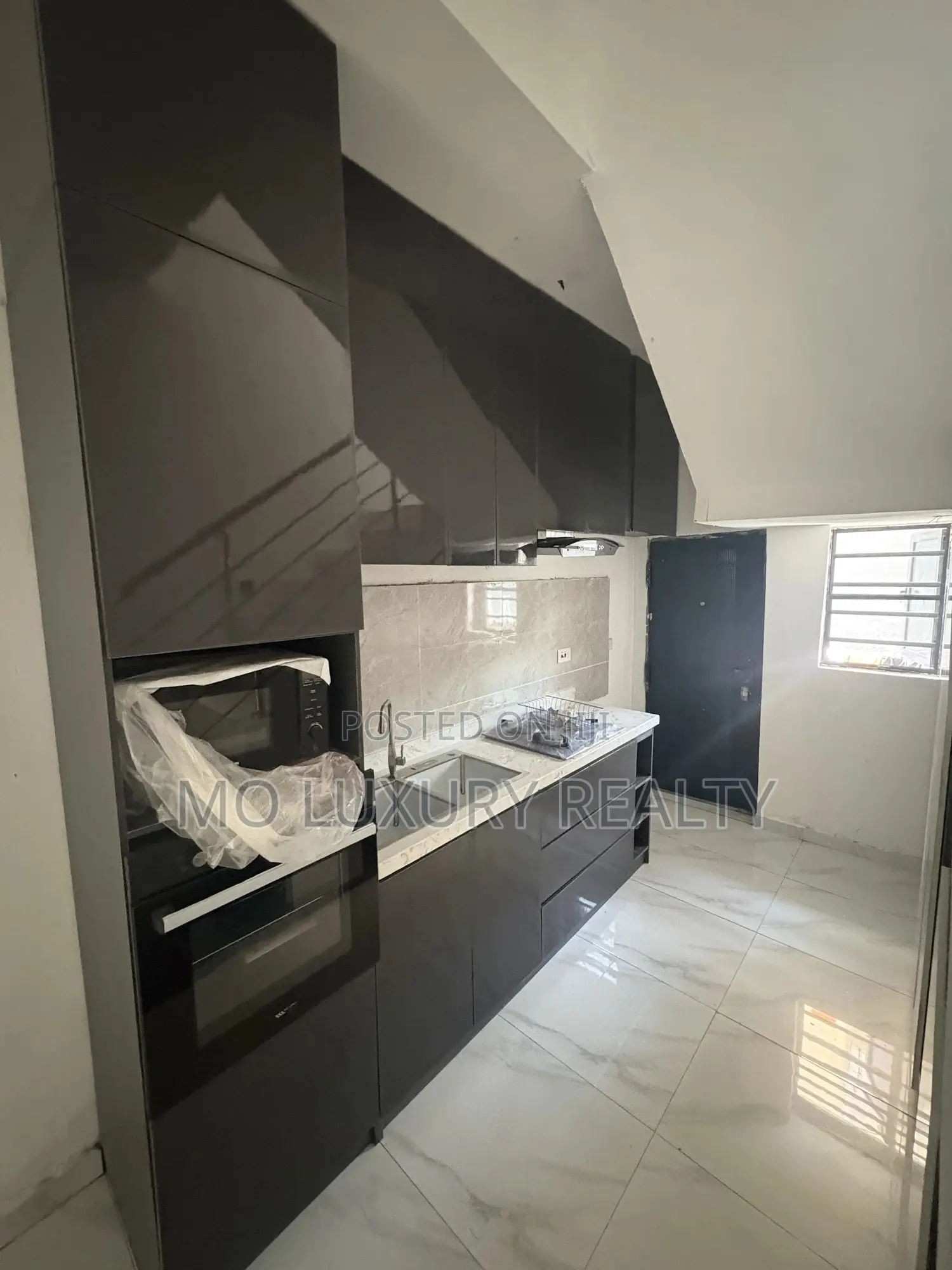 2bdrm Townhouse / Terrace in Lekki Phase 1 for rent