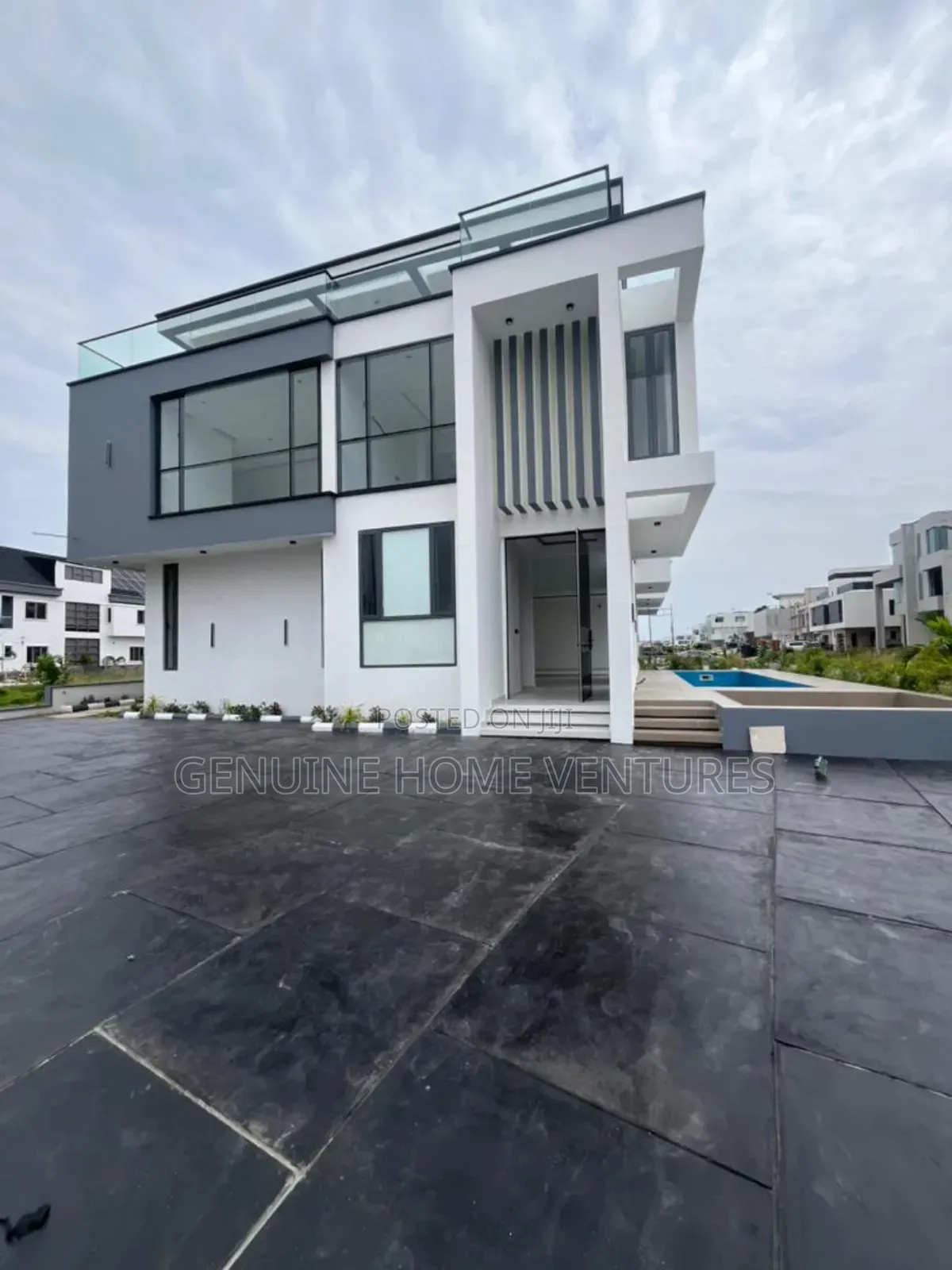 5bdrm Duplex in Ikate for sale
