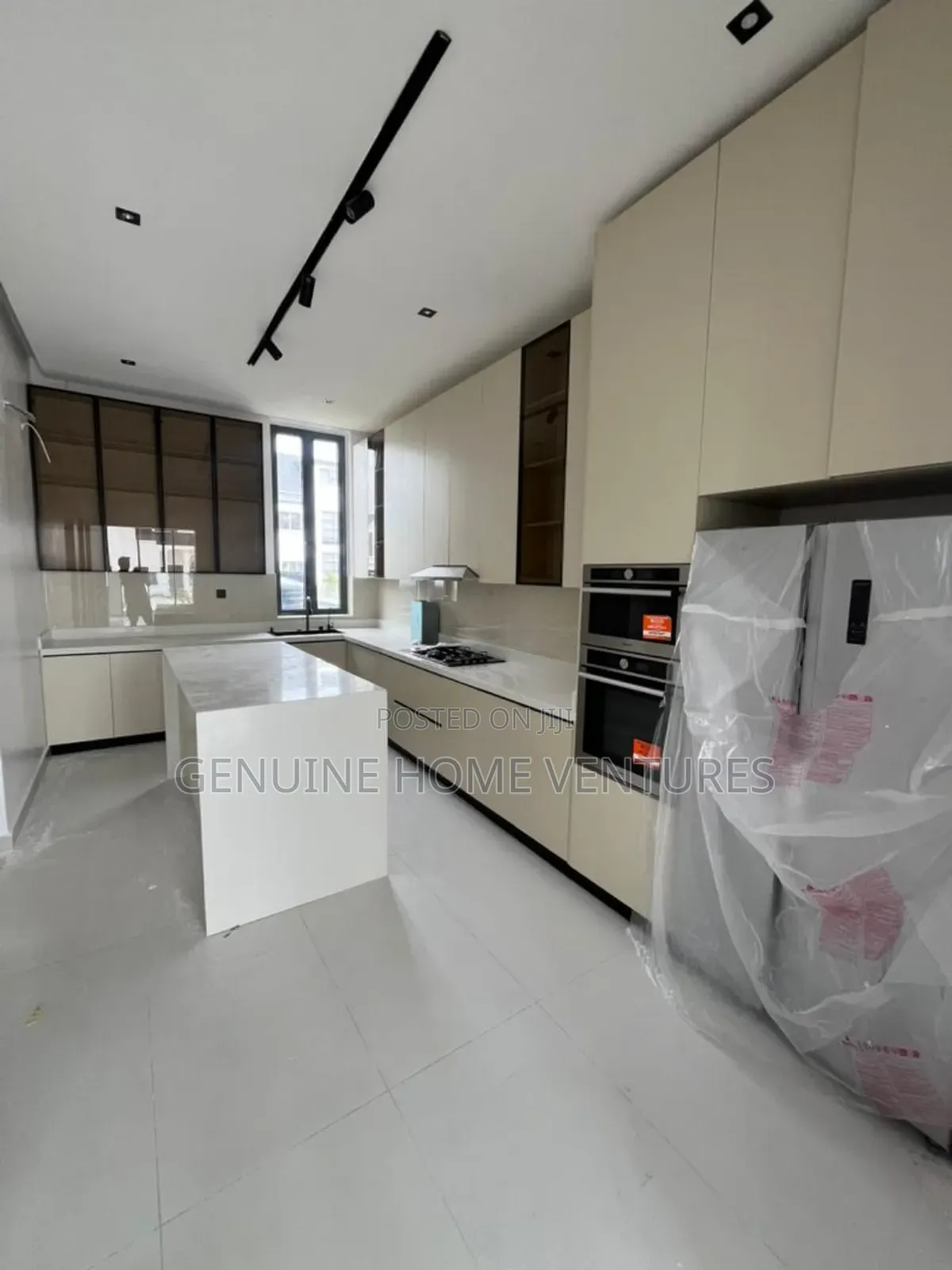 5bdrm Duplex in Ikate for sale