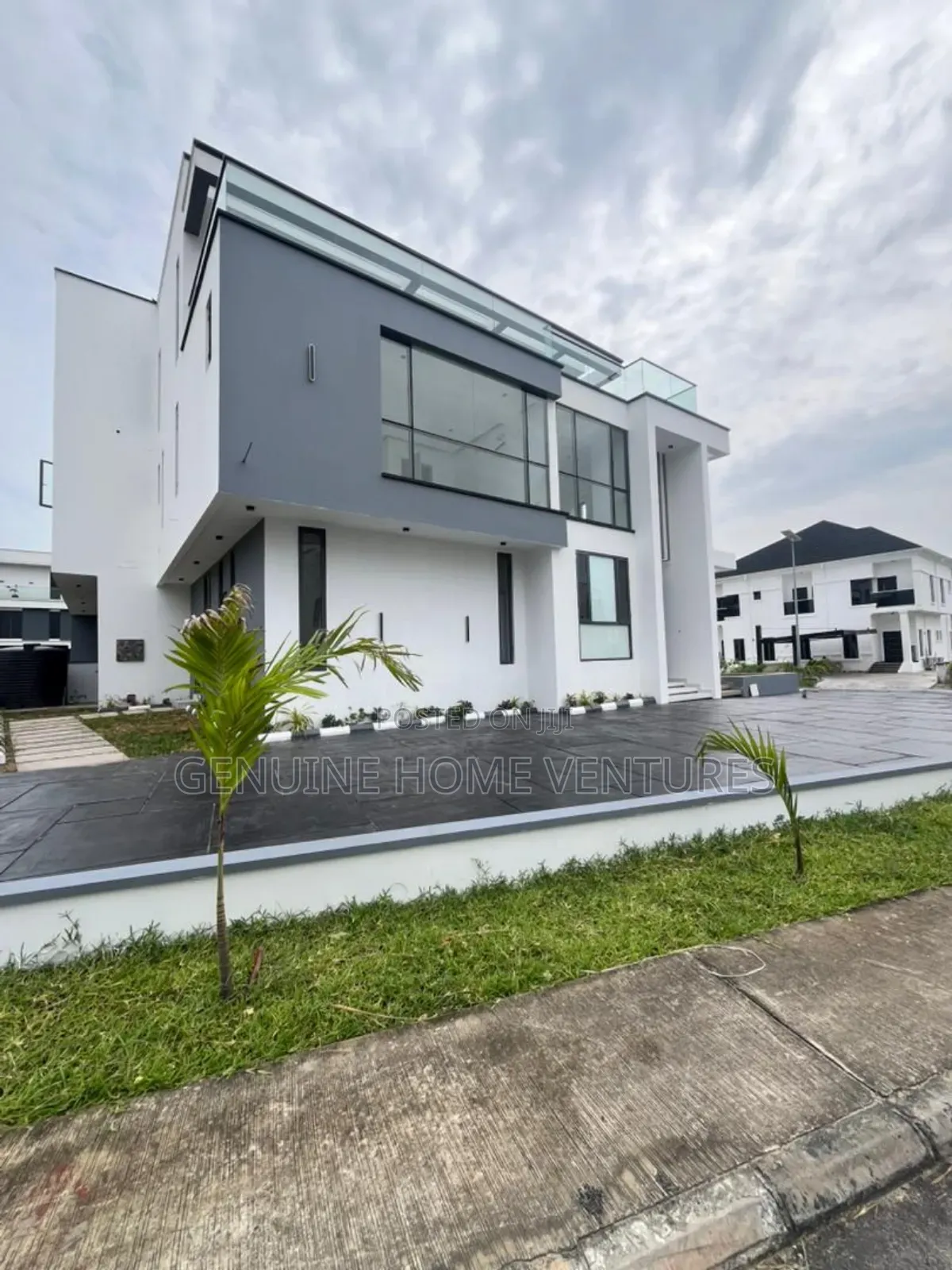 5bdrm Duplex in Ikate for sale