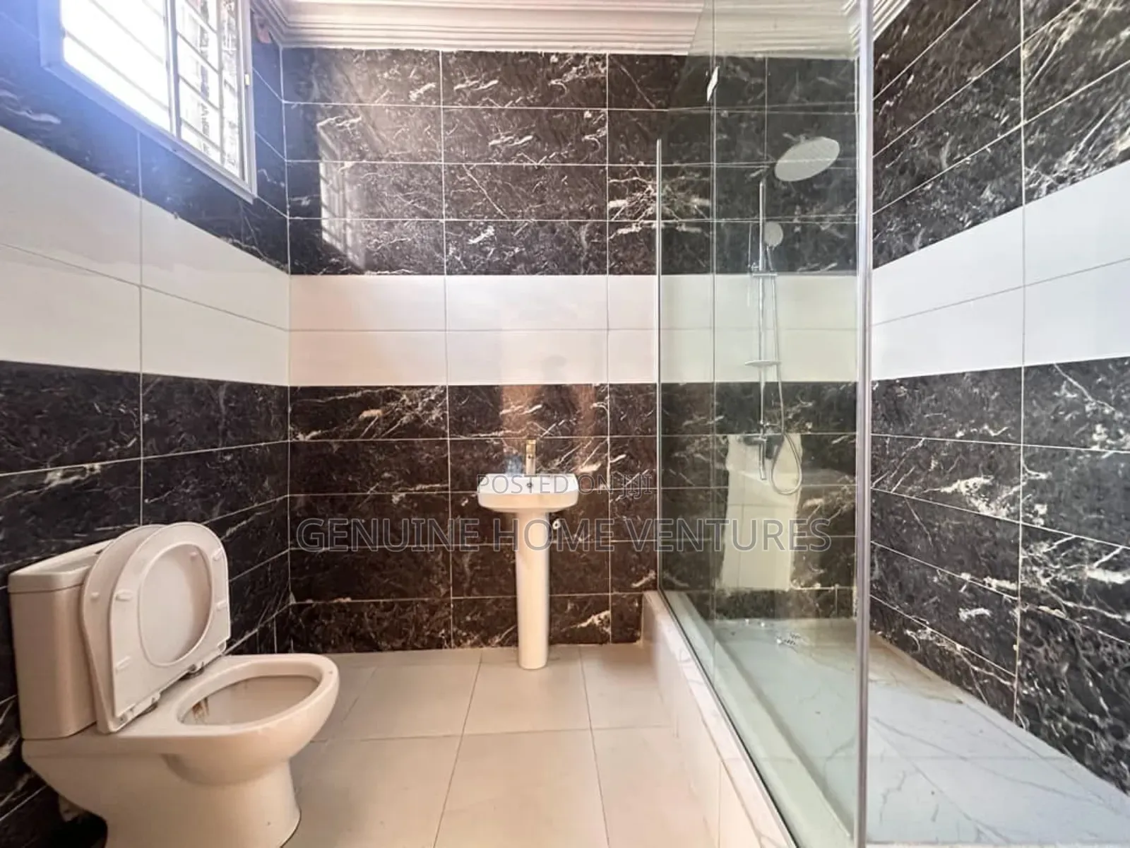 4bdrm Townhouse / Terrace in Ikota for rent