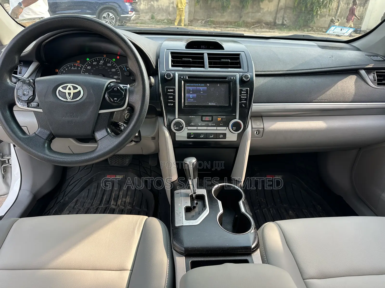 Toyota Camry LE 4dr Sedan w/Prod. End 11/13 (2.5L 4cyl 6A) 2014