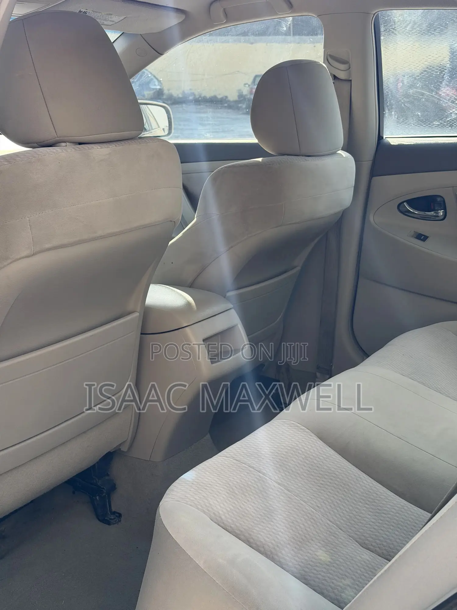 Toyota Camry LE 4dr Sedan (2.5L 4cyl 6A) 2011 Gold