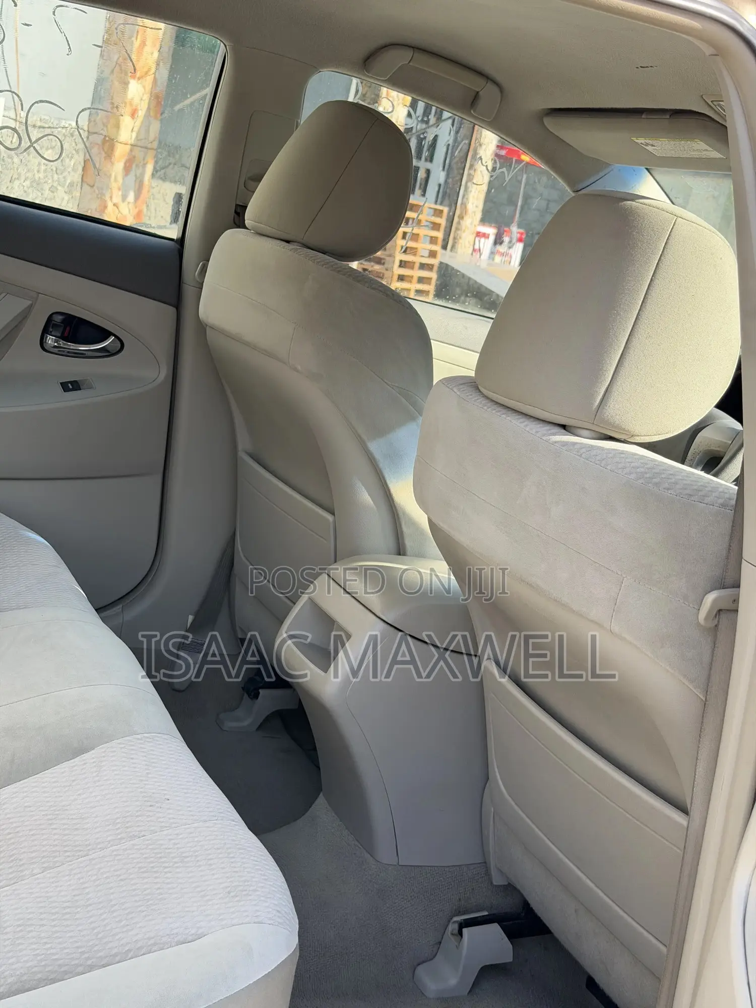 Toyota Camry LE 4dr Sedan (2.5L 4cyl 6A) 2011 Gold
