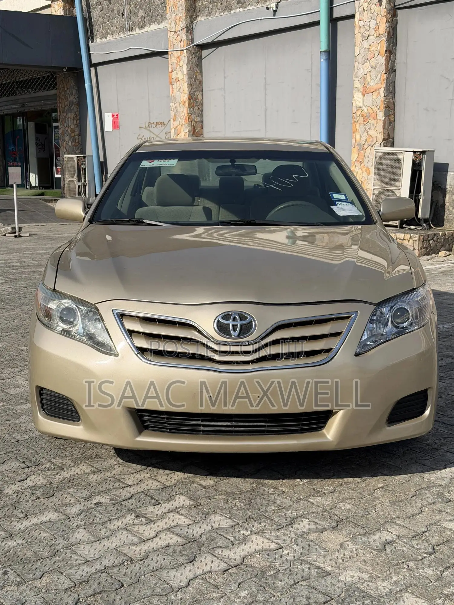 Toyota Camry LE 4dr Sedan (2.5L 4cyl 6A) 2011 Gold