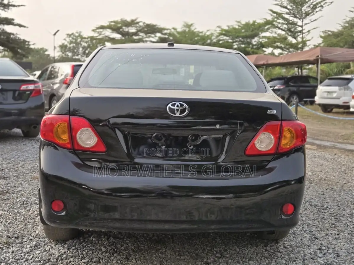 Toyota Corolla LE 4dr Sedan (1.8L 4cyl 4A) 2010 Gold