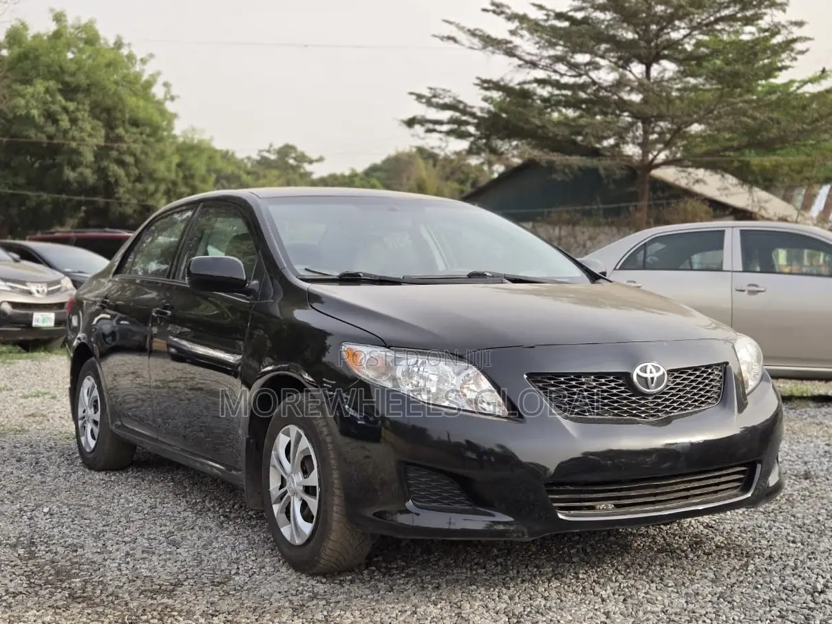 Toyota Corolla LE 4dr Sedan (1.8L 4cyl 4A) 2010 Gold