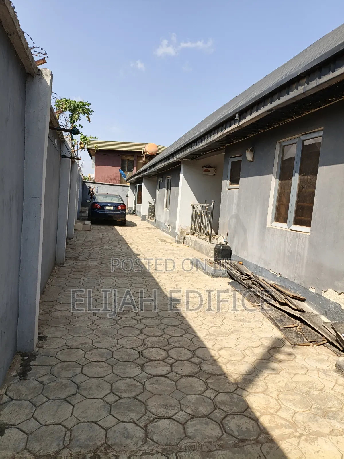 Furnished 2bdrm Bungalow in Igbe Junction, Ikorodu Garage for rent