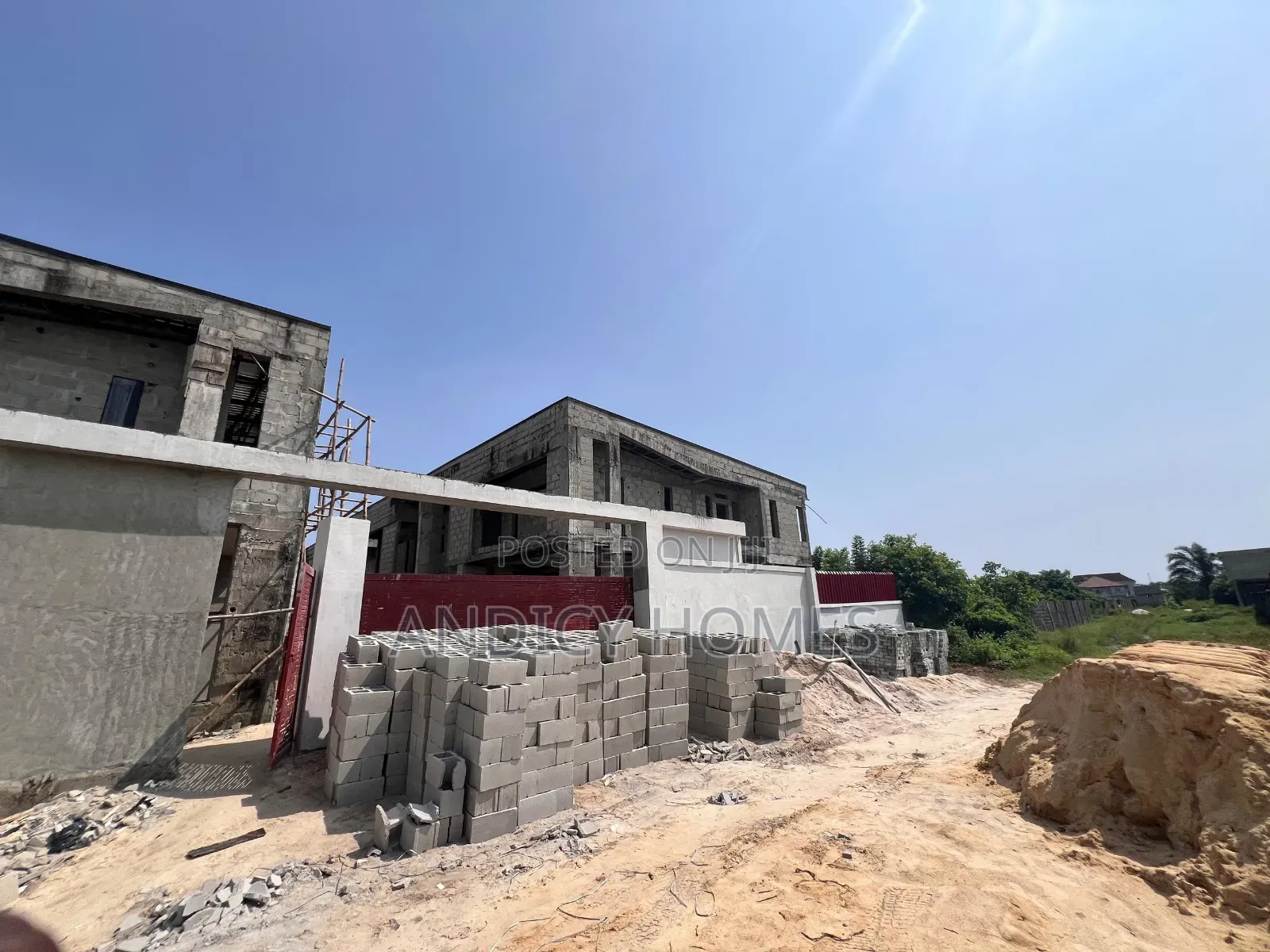 2bdrm Duplex in Heirs Court, Lakowe for sale