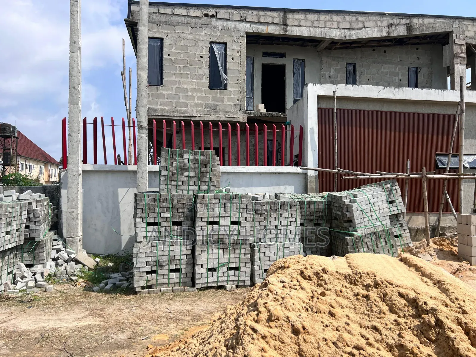2bdrm Duplex in Heirs Court, Lakowe for sale