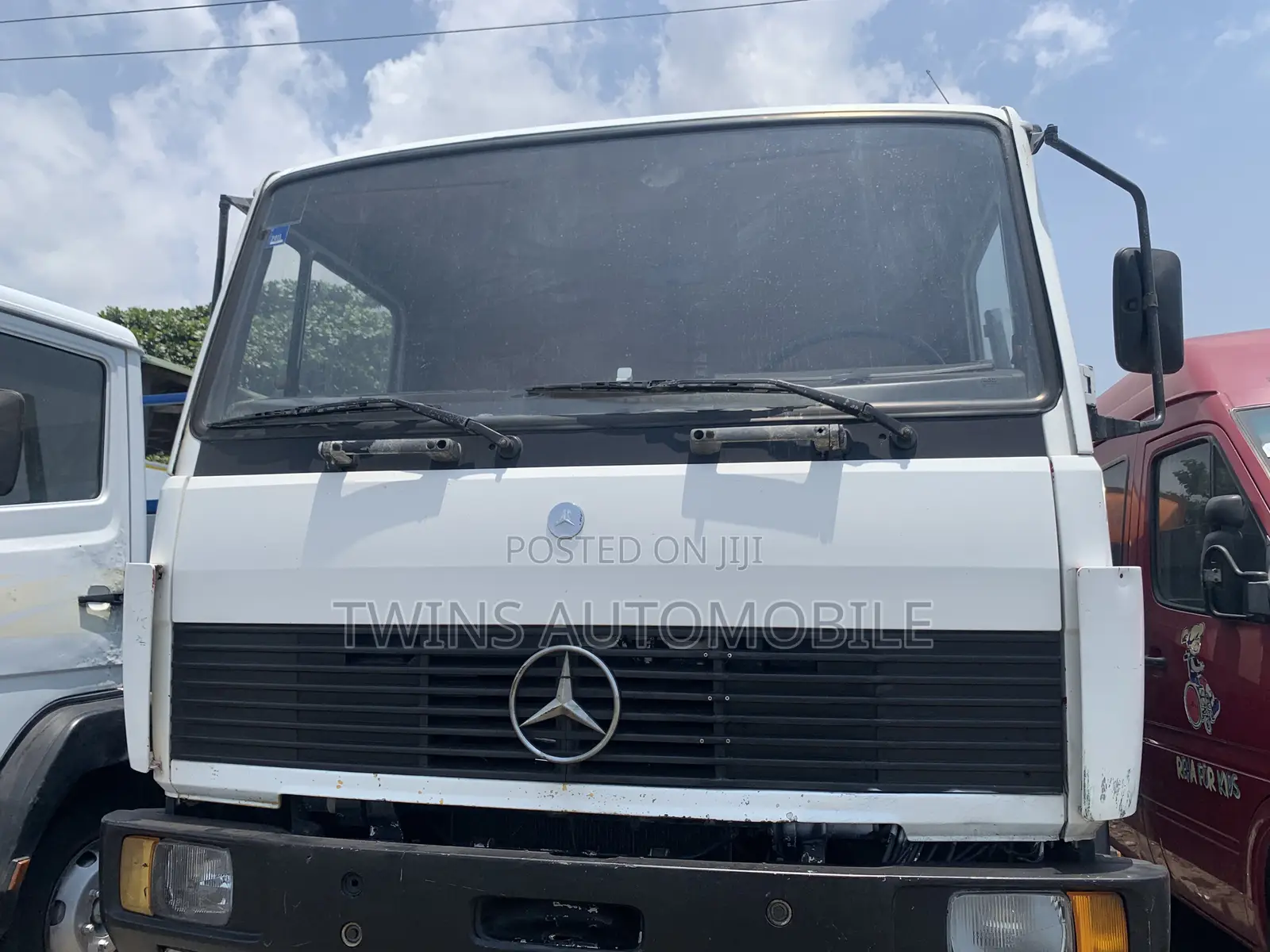 Mercedes-Benz 814 White Bucket