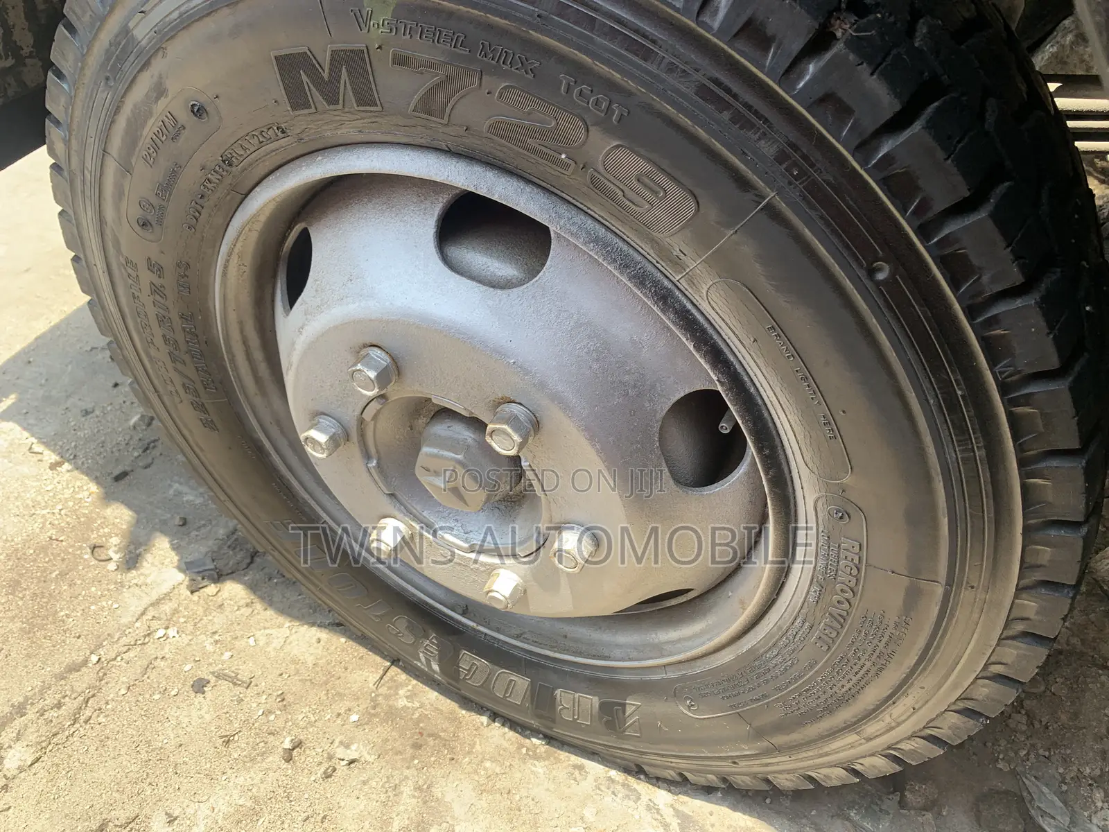 Mercedes-Benz 814 White Bucket