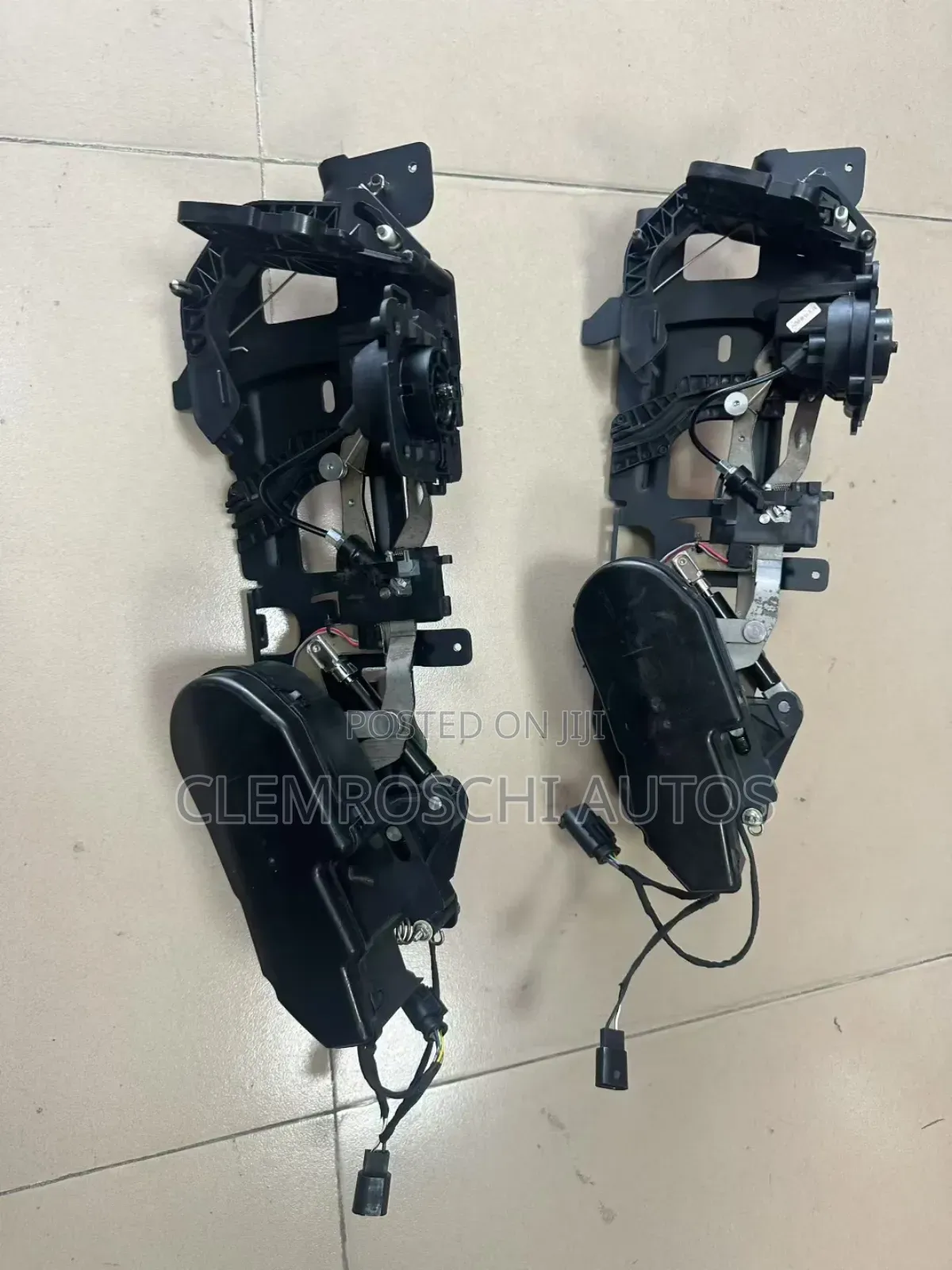High Quality Certified Front Logo Panel Lifter Rolls-Royce Cullinan