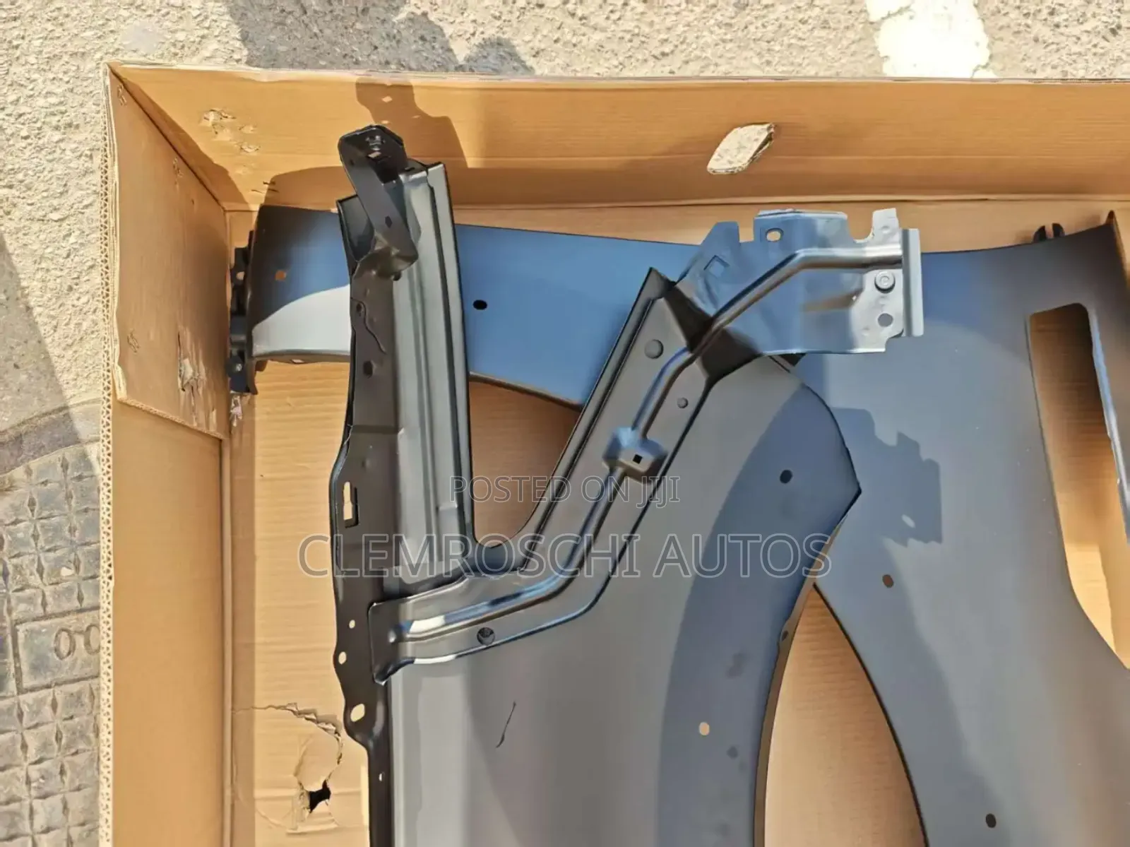 High Quality Certified Brand New Original Fender Infiniti Qx Model.