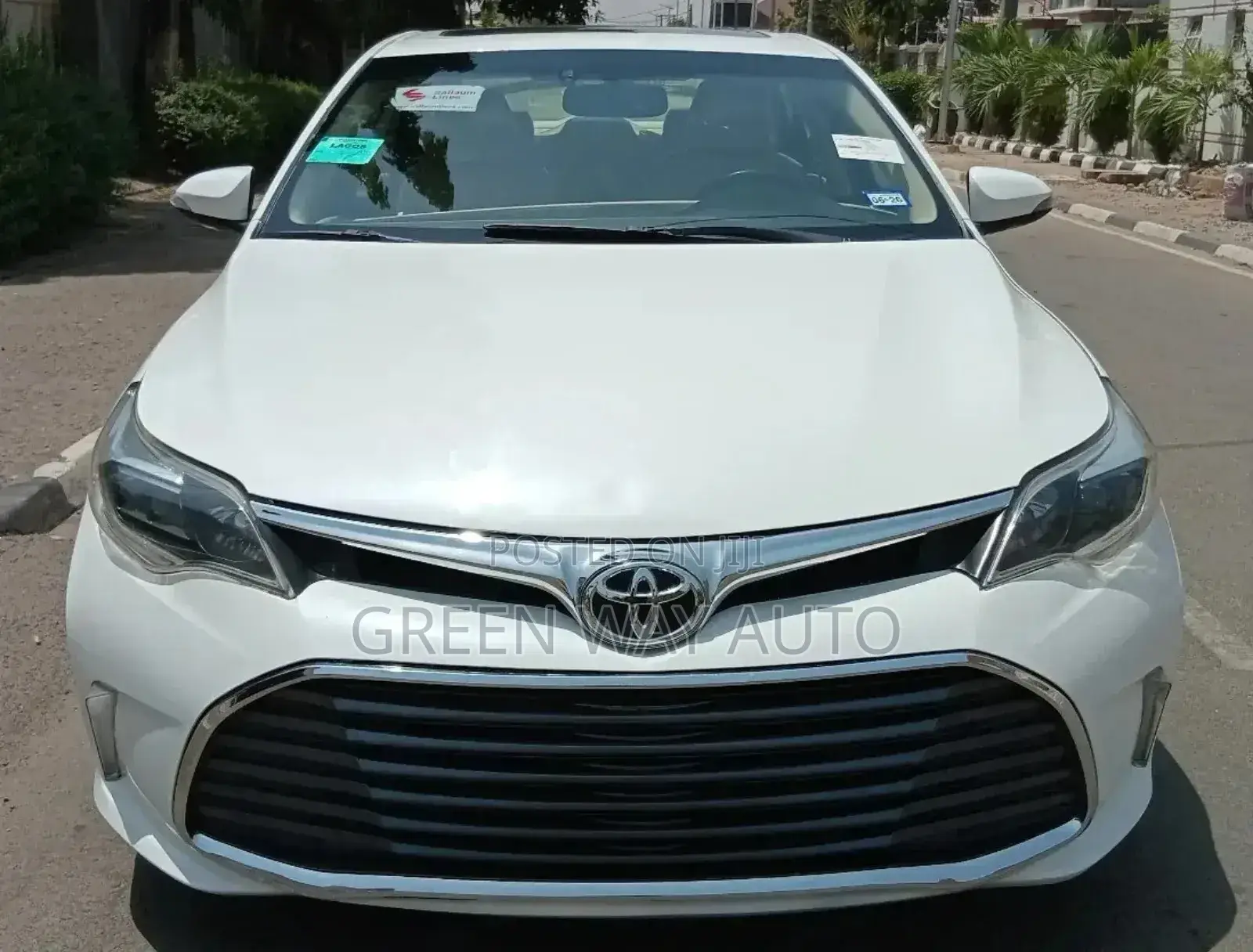 Toyota Avalon Limited 4dr Sedan (3.5L 6cyl 6A) 2014 White