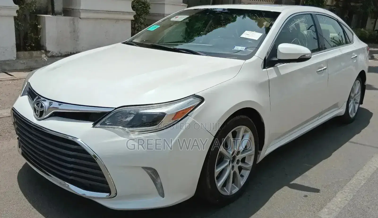 Toyota Avalon Limited 4dr Sedan (3.5L 6cyl 6A) 2014 White